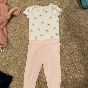 5 Carter’s brand baby girl outfits size 6M